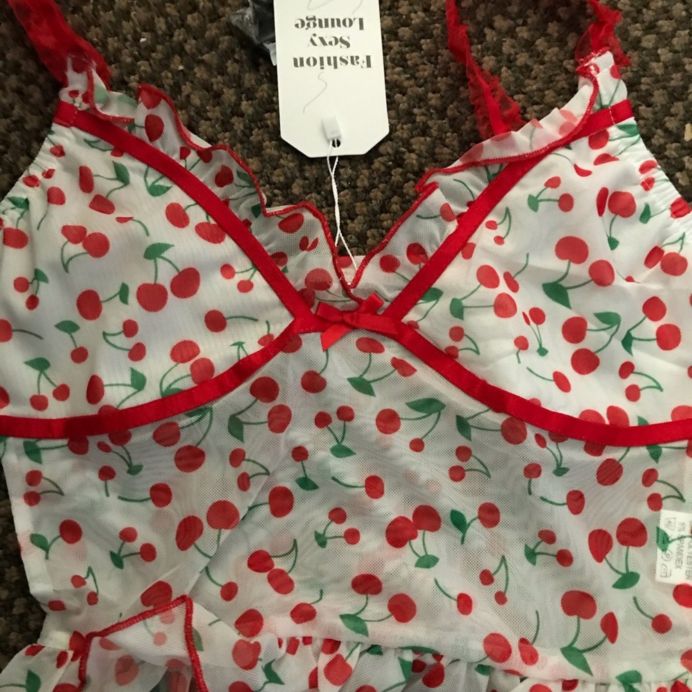 Cherry Print Ruffle Crop Top - Picture 3 of 7